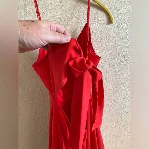 Lulu’s Red Cutout Tie Back Dress 🌴 - Picture 4 of 10